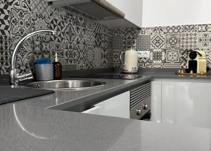 Apolo Studio: En Playa De Canteras Apartment Las Palmas / Gran Canaria